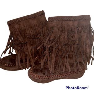 Rampage Girls brown fringe moccasin boots